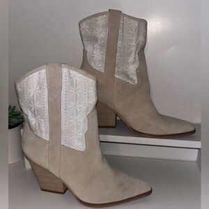 Altar'd State 8 Neutral Western Cowgirl Boots Country Festival Floral Eyelet